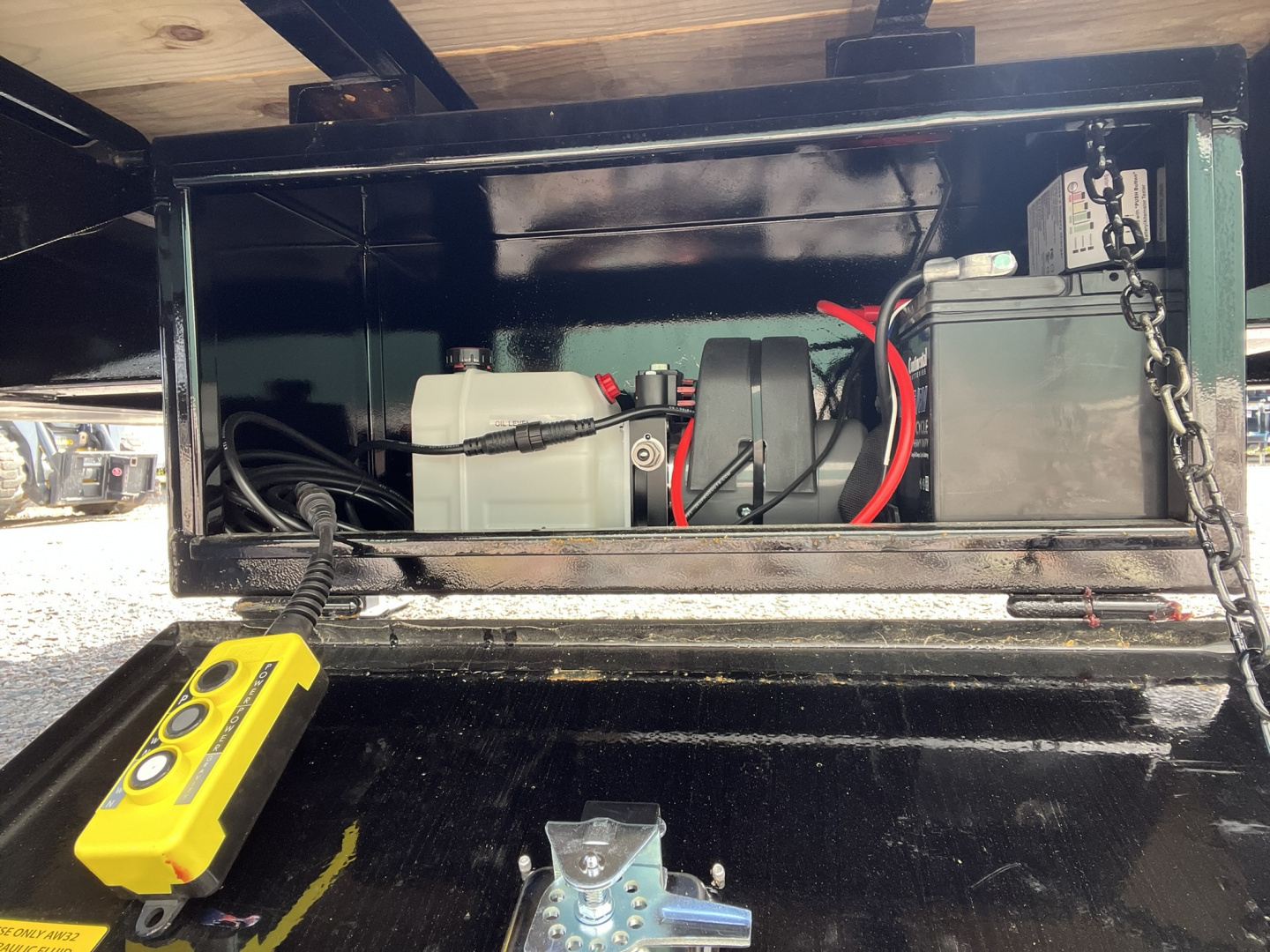 New 2026 PJ Trailers 32' Low-Pro Hydraulic Dove Gooseneck Trailer