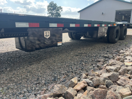 New 2026 PJ Trailers 32' Low-Pro Hydraulic Dove Gooseneck Trailer