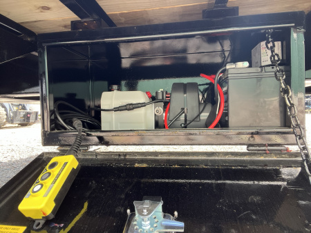 New 2026 PJ Trailers 32' Low-Pro Hydraulic Dove Gooseneck Trailer