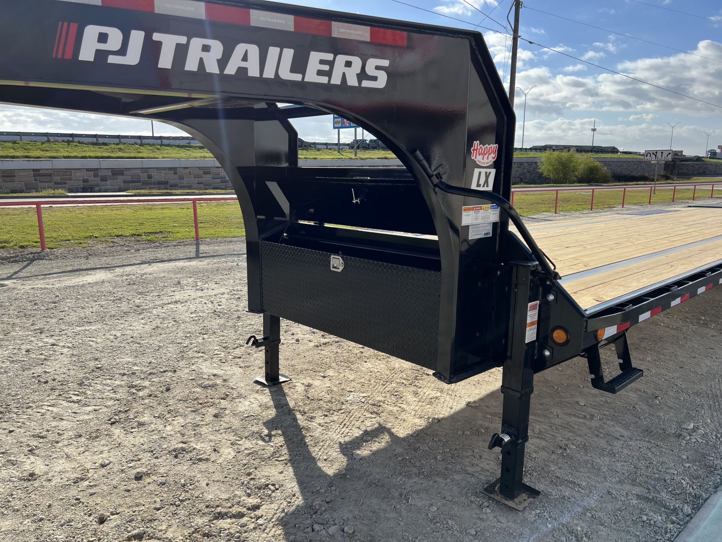 New 2026 PJ 102"x36' GN Low-Pro Flatbed w/ Singles - LX