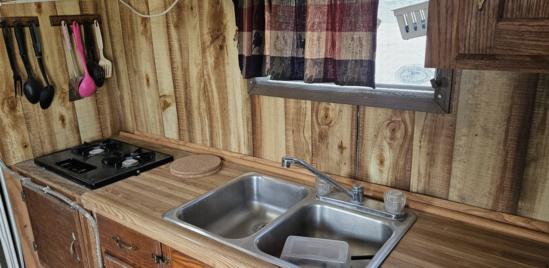 Used 1984 Chaparral 24" GN 2 Horse Trailer