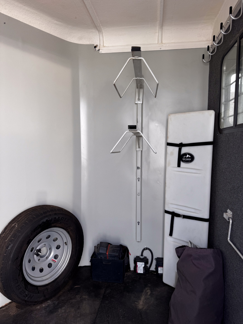 Used 2019 Hawk 2H Straight Load Horse Trailer