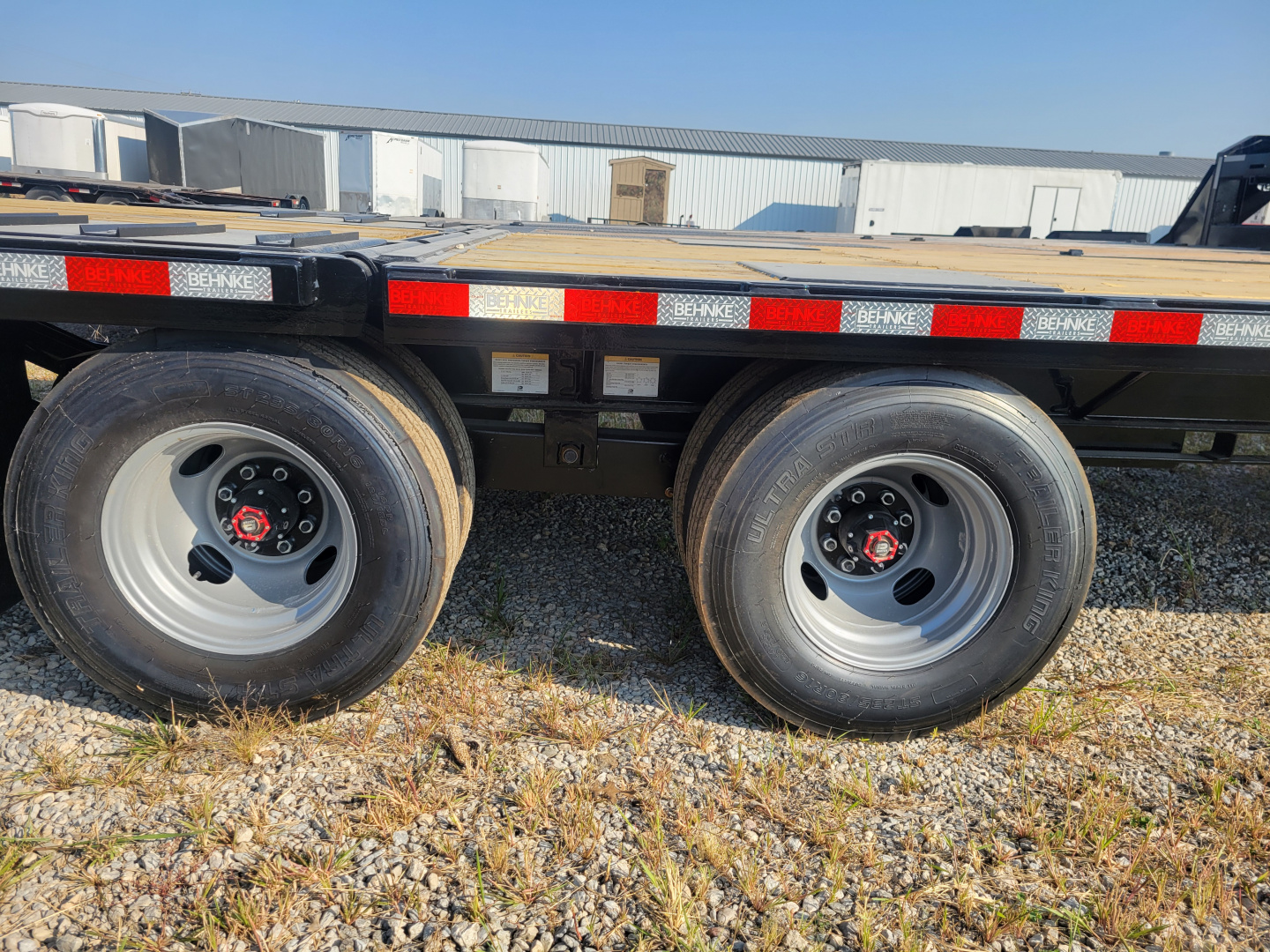 New 2026 Behnke 8x24+10 Hydraulic Goosneck Deckover