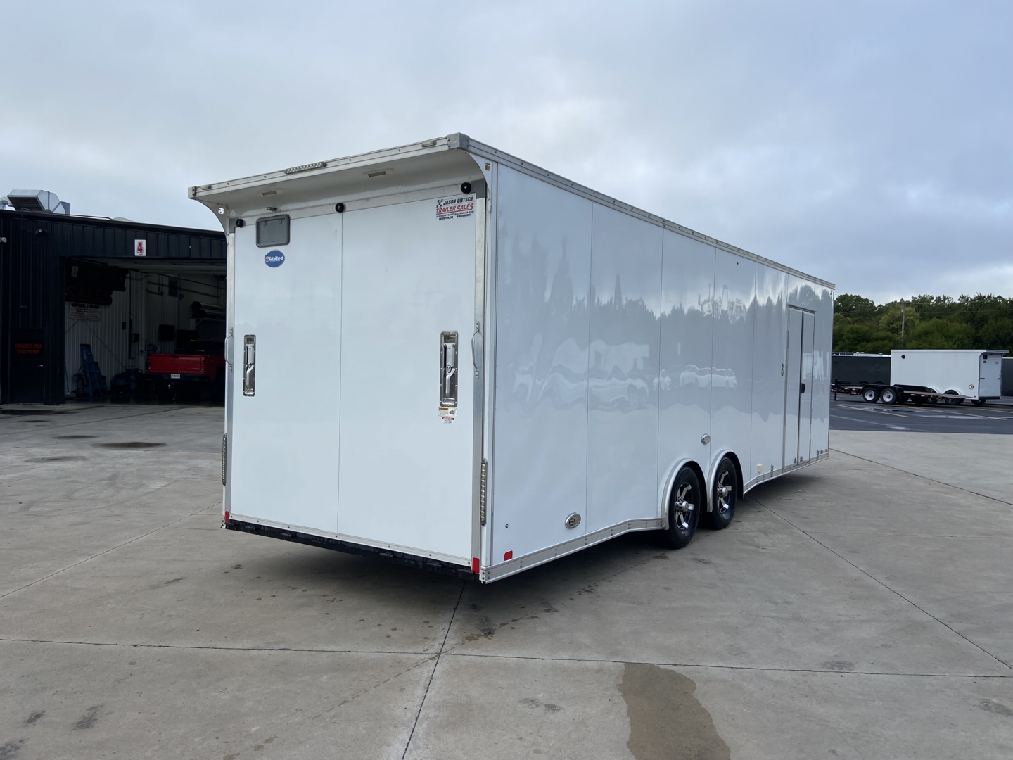 Used 2018 United Trailers XLT 28' Race Trailer