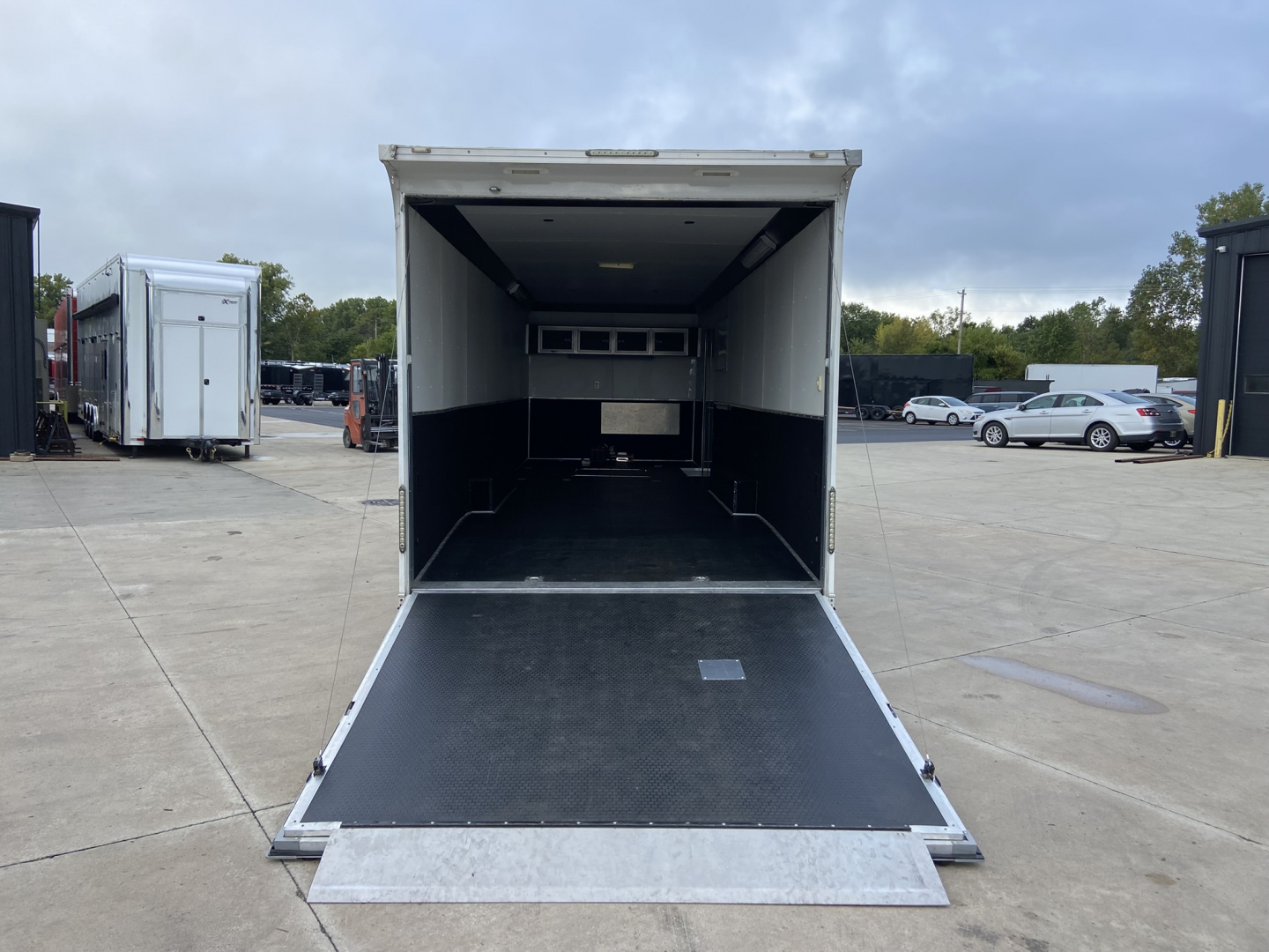 Used 2018 United Trailers XLT 28' Race Trailer