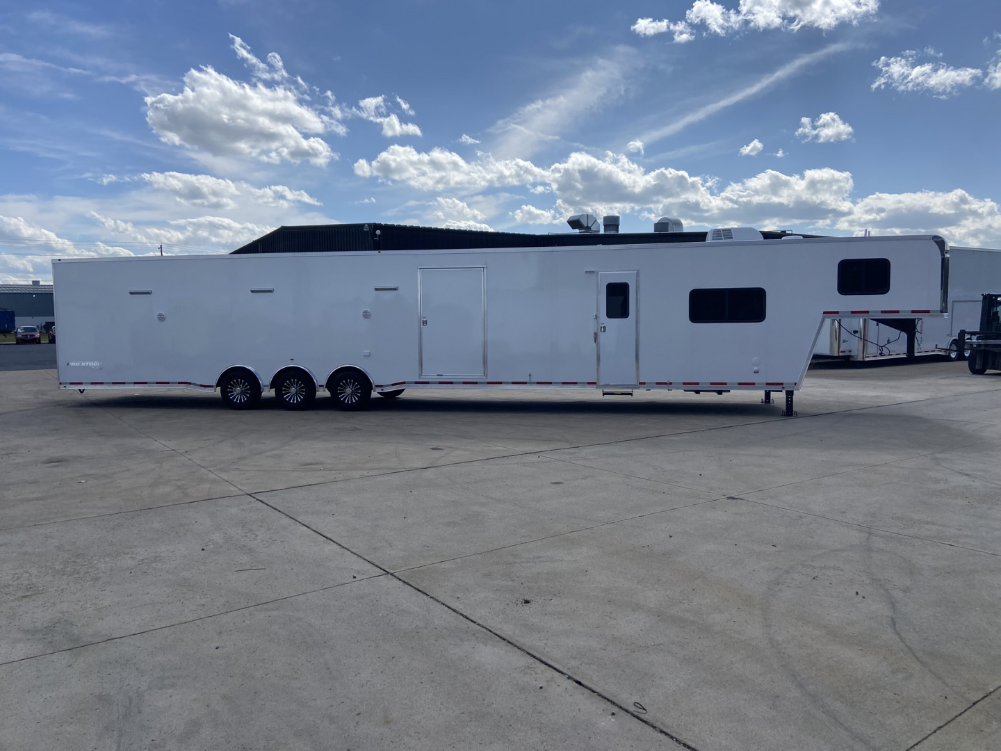 New 2026 Vintage Race Trailer with Living Quarters 53'