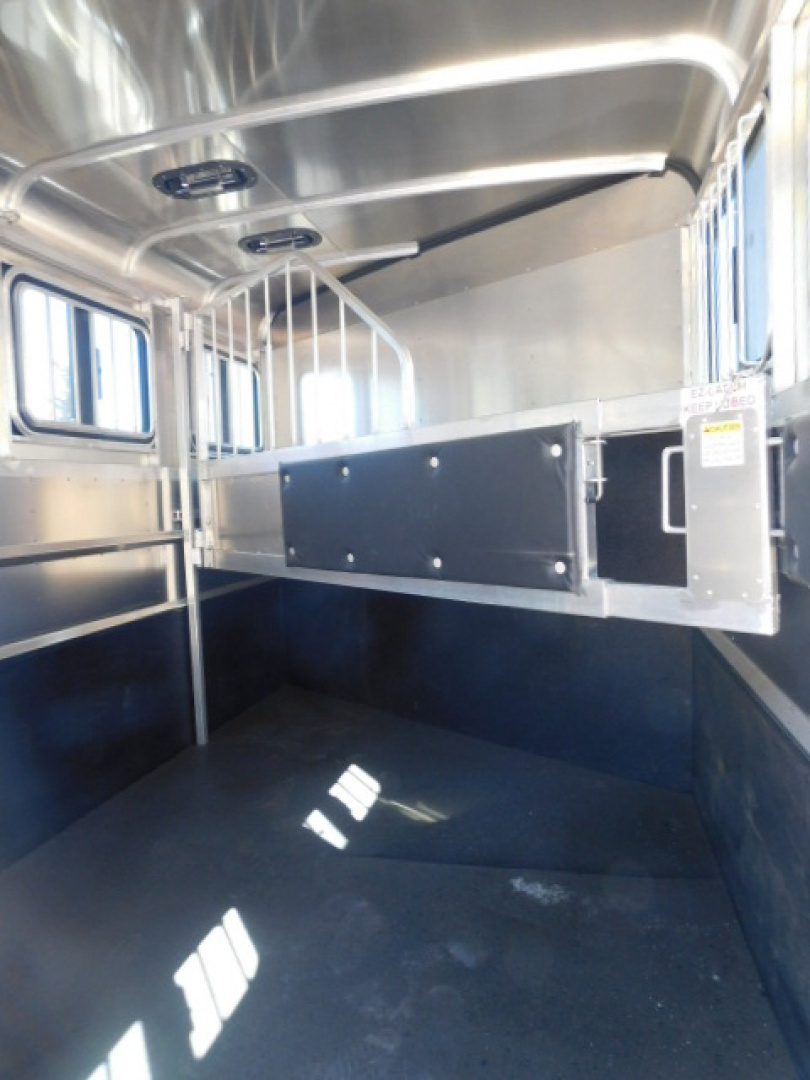 New 2026 Maverick Trailers Lite Deluxe 2H BP Horse Trailer