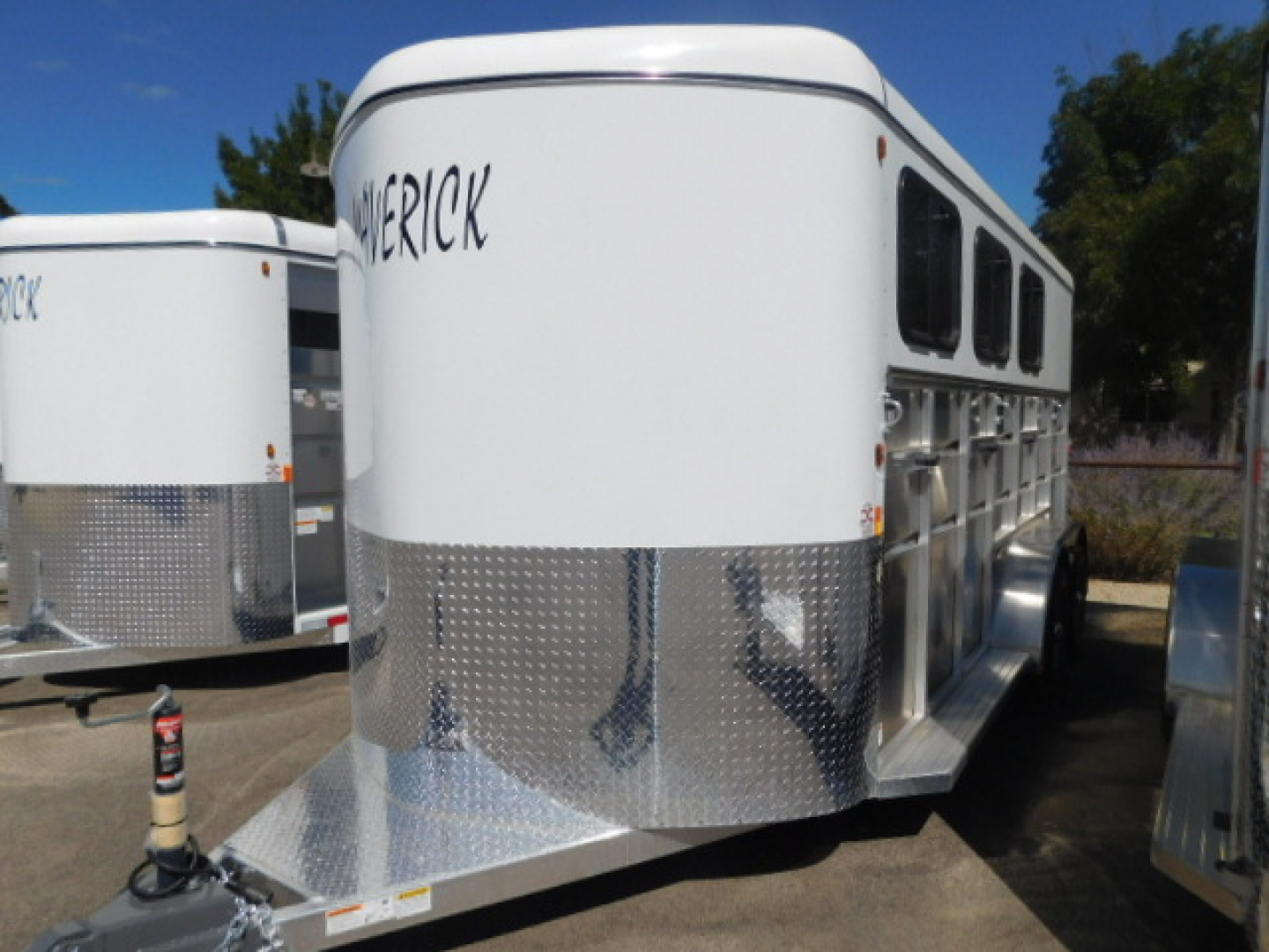 New 2026 Maverick Trailers Lite Dlx 3H Horse Trailer