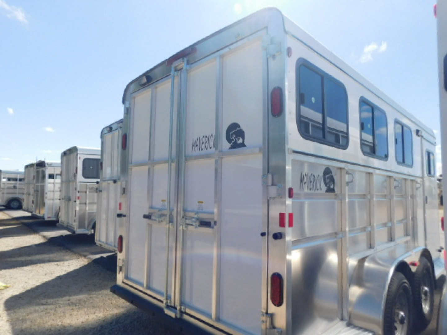 New 2026 Maverick Trailers Lite Dlx 3H Horse Trailer