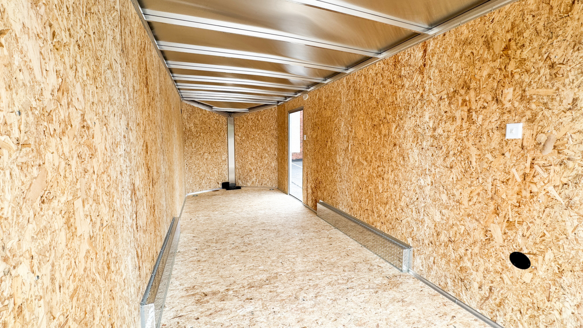 New 2025 Lightning 7.5X18 ENCLOSED CARGO - Ramp door!