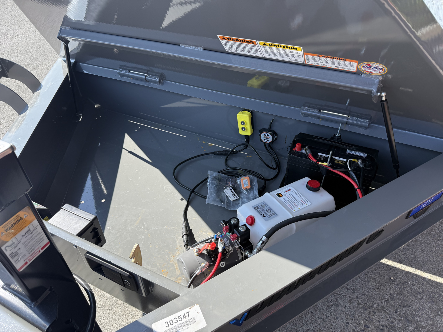 New 2025 Diamond C HDT210 POWER FULL TILT TRAILER 3/16 DIAMOND PLATE FLOOR 21K G.V.W.R.