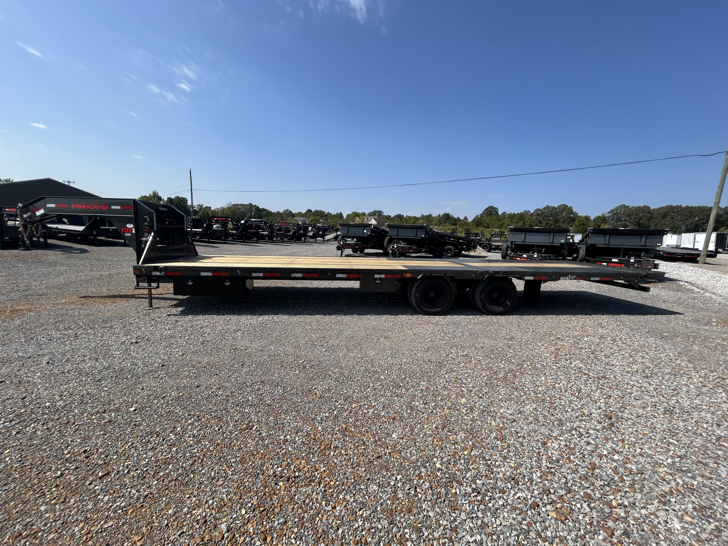 New 2026 MAXXD 102" x 32' 25.9K HYD Dove Gooseneck Trailer