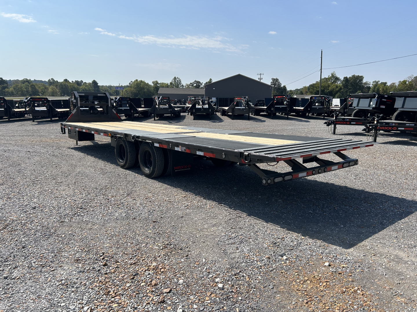 New 2026 MAXXD 102" x 32' 25.9K HYD Dove Gooseneck Trailer