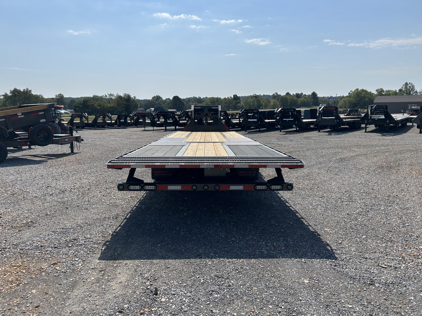 New 2026 MAXXD 102" x 32' 25.9K HYD Dove Gooseneck Trailer