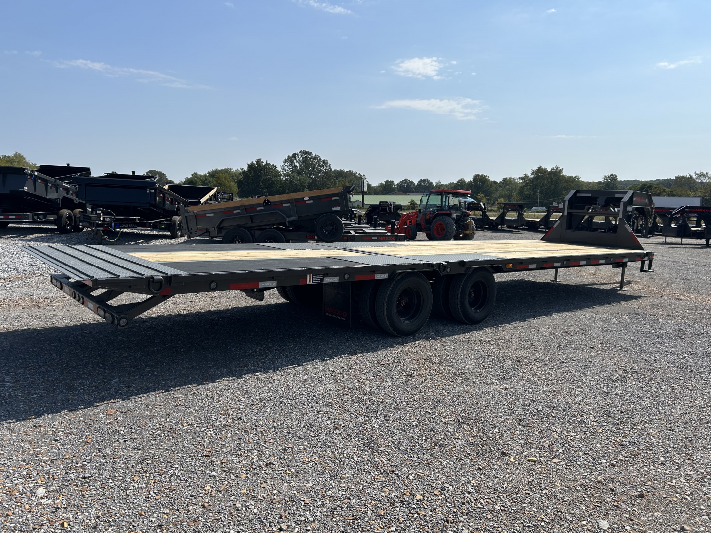 New 2026 MAXXD 102" x 32' 25.9K HYD Dove Gooseneck Trailer