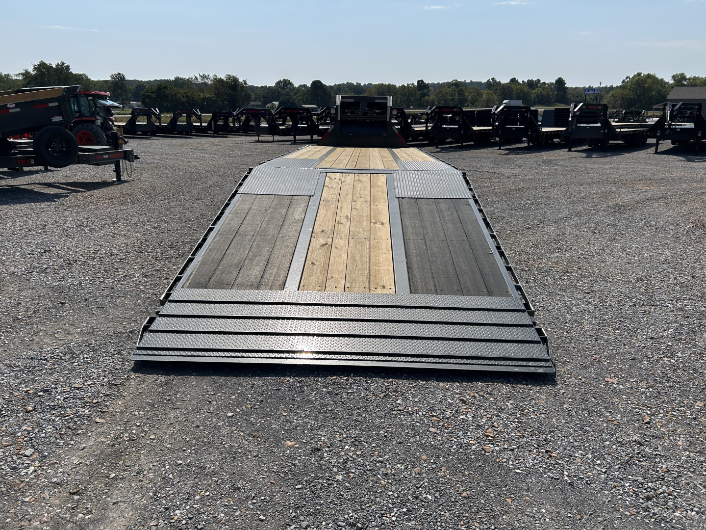New 2026 MAXXD 102" x 32' 25.9K HYD Dove Gooseneck Trailer