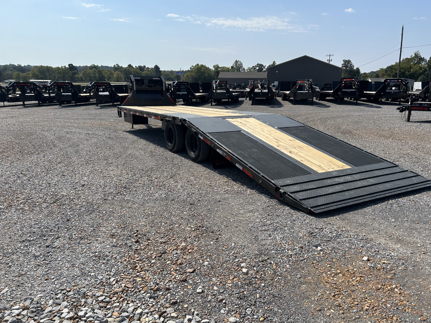 New 2026 MAXXD 102" x 32' 25.9K HYD Dove Gooseneck Trailer