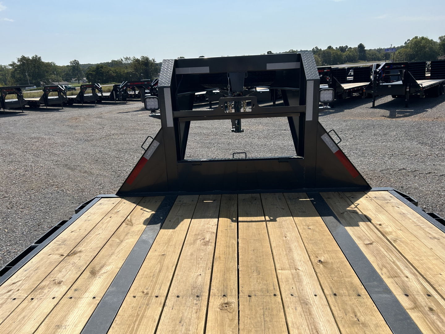 New 2026 MAXXD 102" x 32' 25.9K HYD Dove Gooseneck Trailer