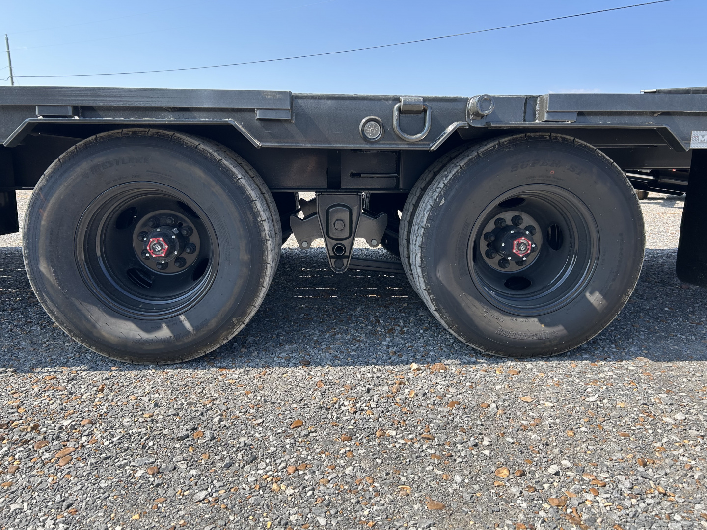 New 2026 MAXXD 102" x 32' 25.9K HYD Dove Gooseneck Trailer