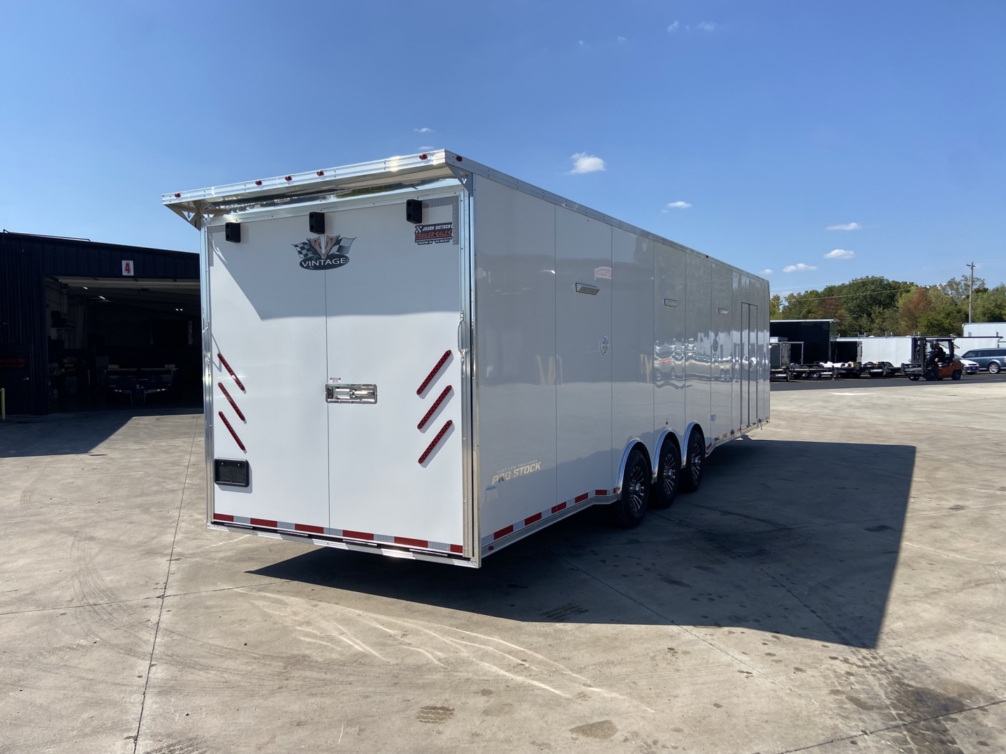 New 2026 Vintage Race Trailer with Bath 34'