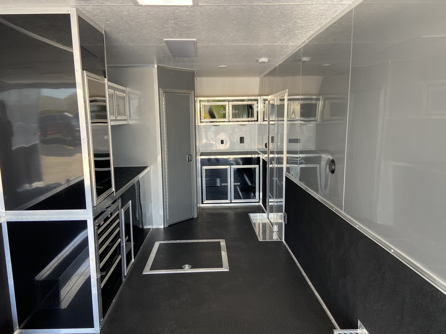 New 2026 Vintage Race Trailer with Bath 34'