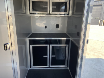 New 2026 Vintage Race Trailer with Bath 34'