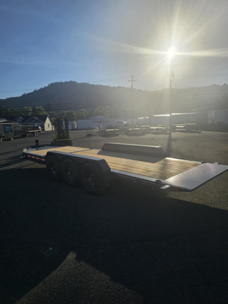 New TILT 2026 Diamond C Trailers HDT307 82X22 Equipment TRIPLE AXLE 21K