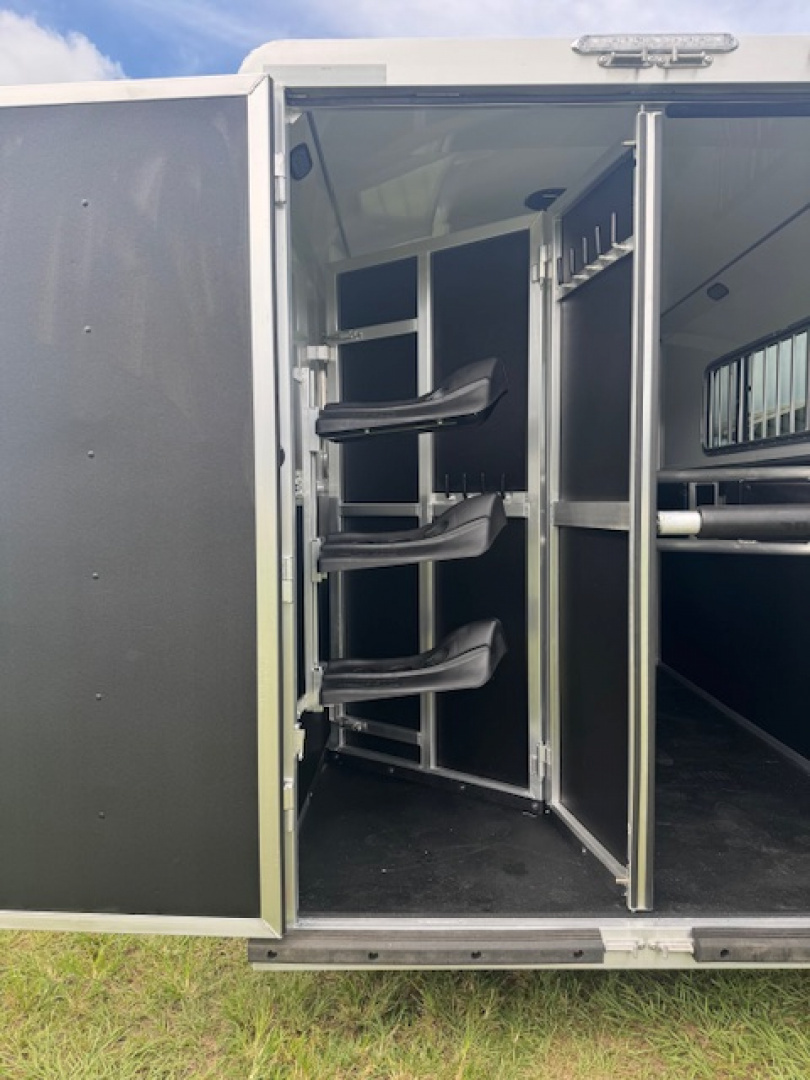 New 2026 Shadow Shadow 3H Pro Series Horse Trailer