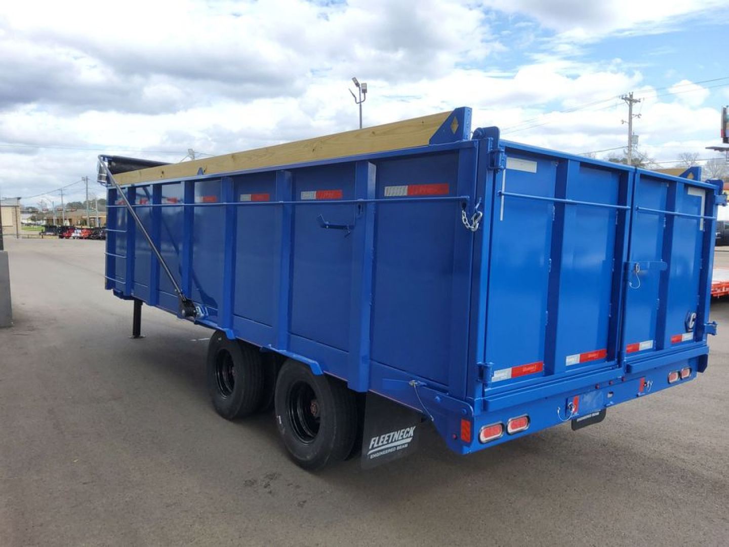 New 2025 Diamond C Trailers WDT Dump Trailer