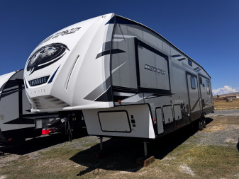 Used 2021 Forest River ARCTIC WOLF Fifth Wheel