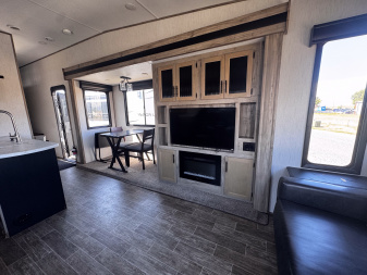 Used 2021 Forest River ARCTIC WOLF Fifth Wheel