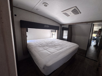 Used 2021 Forest River ARCTIC WOLF Fifth Wheel