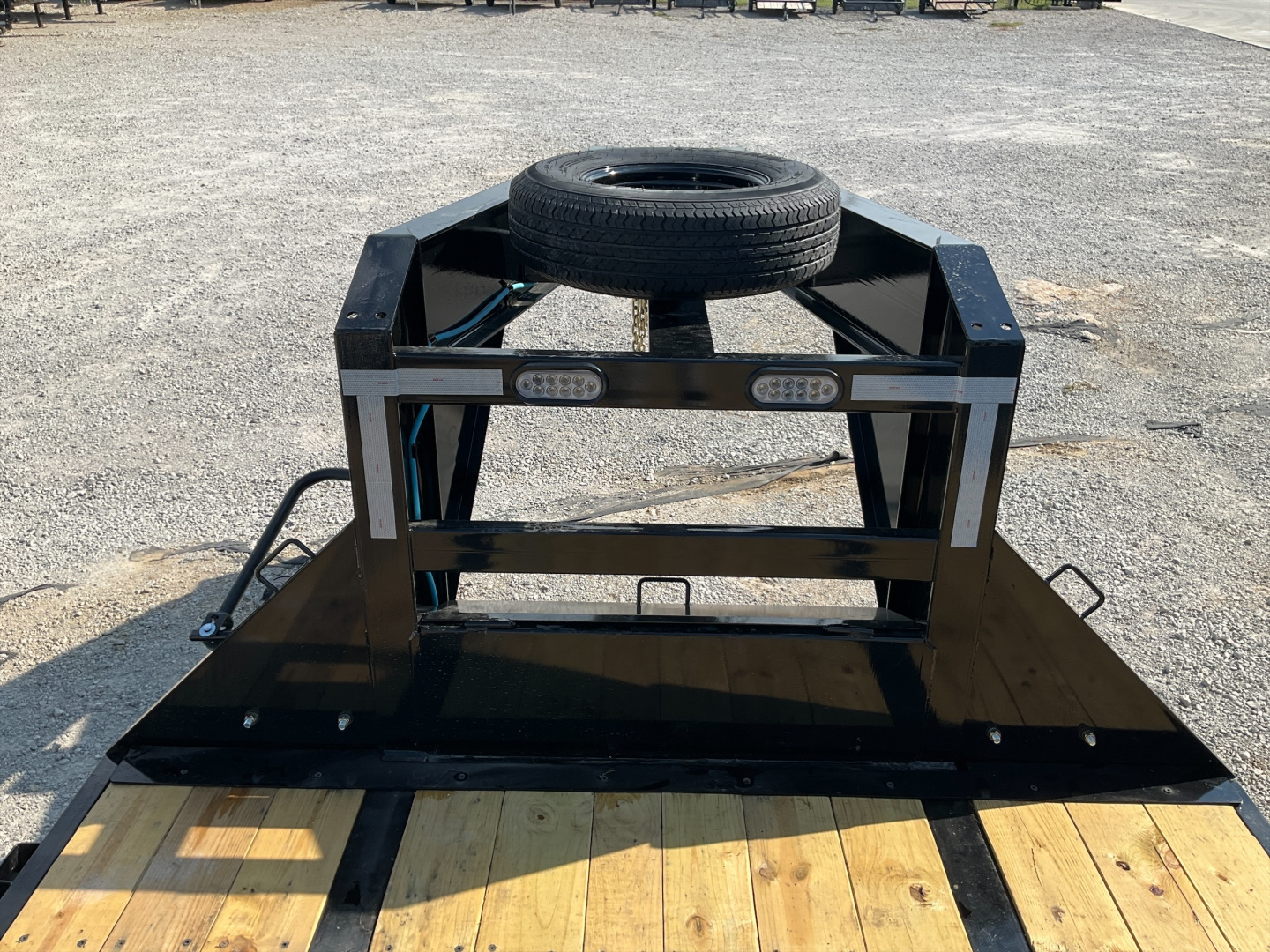 New 2026 Big Tex 102"x25' GN Tandem Dual Flatbed – 22GN