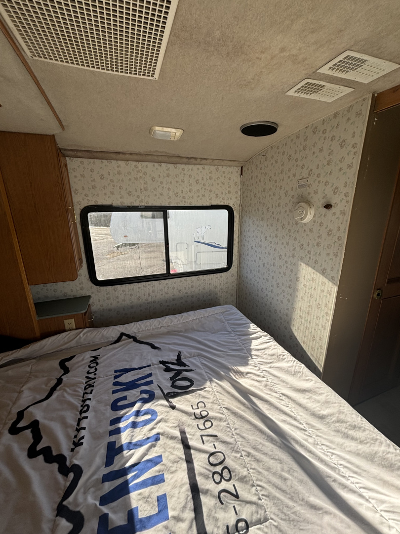 Used 1999 Fleetwood RV Southwind Storm Class A