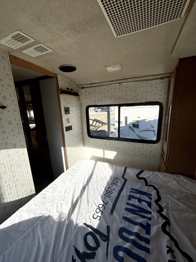 Used 1999 Fleetwood RV Southwind Storm Class A