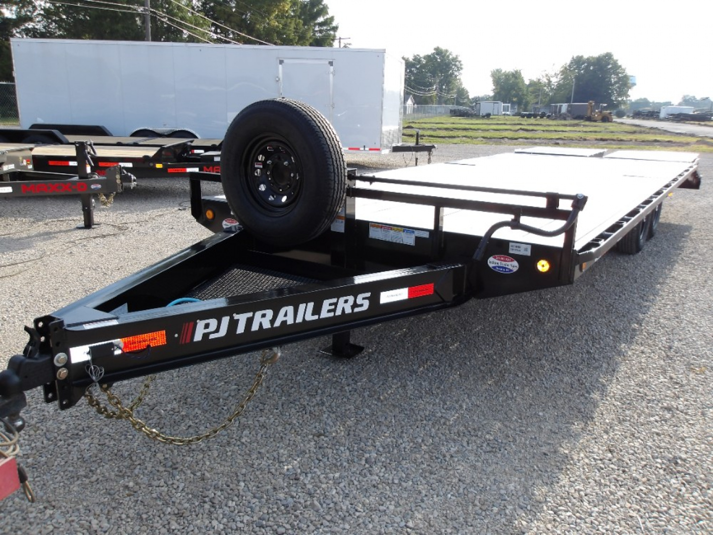 New 2026 PJ Trailers F8242 Deckover Trailer