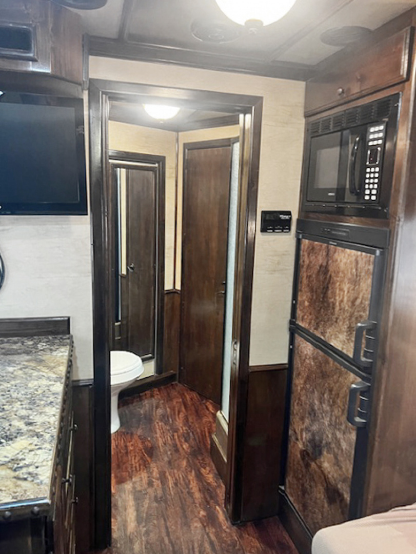 Used 2014 Platinum 4 Horse Reverse Load Living Quarters Trailer