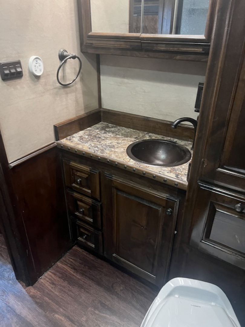 Used 2014 Platinum 4 Horse Reverse Load Living Quarters Trailer