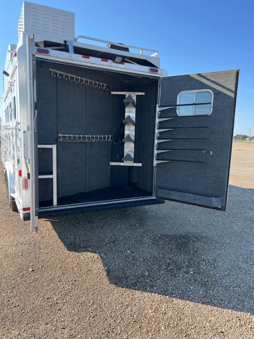 Used 2014 Platinum 4 Horse Reverse Load Living Quarters Trailer