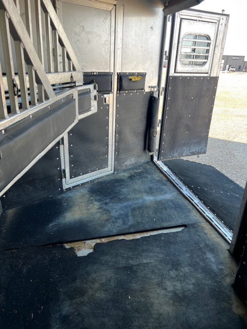 Used 2014 Platinum 4 Horse Reverse Load Living Quarters Trailer