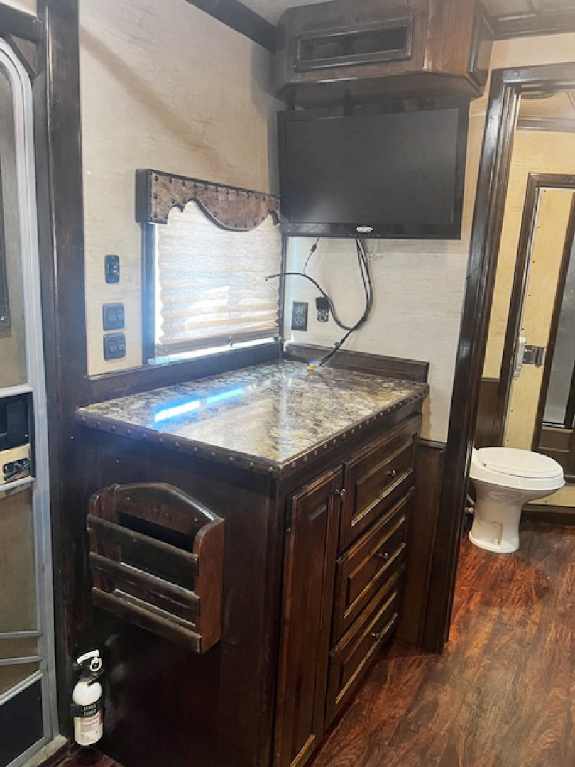 Used 2014 Platinum 4 Horse Reverse Load Living Quarters Trailer