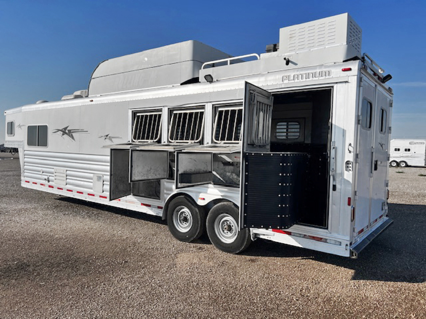 Used 2014 Platinum 4 Horse Reverse Load Living Quarters Trailer