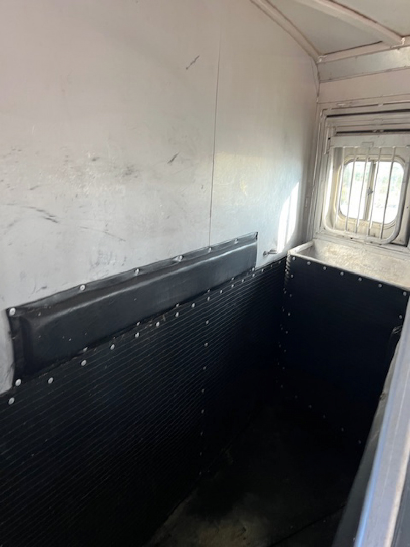 Used 2014 Platinum 4 Horse Reverse Load Living Quarters Trailer