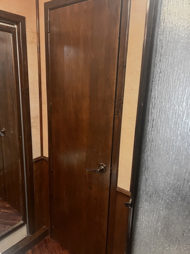 Used 2014 Platinum 4 Horse Reverse Load Living Quarters Trailer