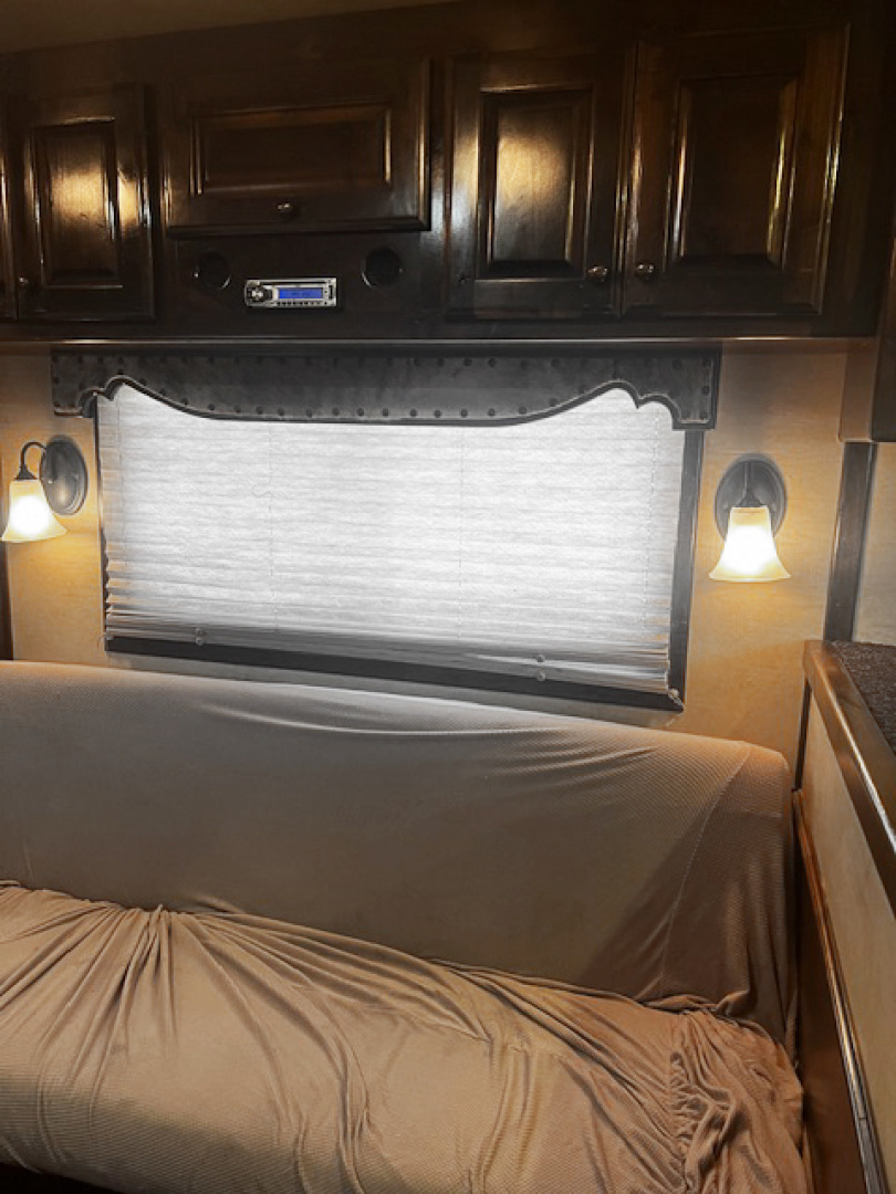 Used 2014 Platinum 4 Horse Reverse Load Living Quarters Trailer