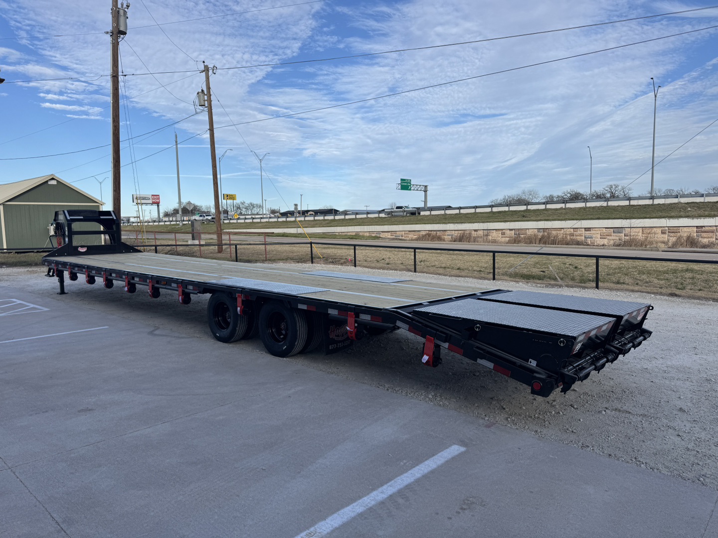 New 2026 PJ 102"x40' GN Low-Pro Flatbed w/ Duals - LD