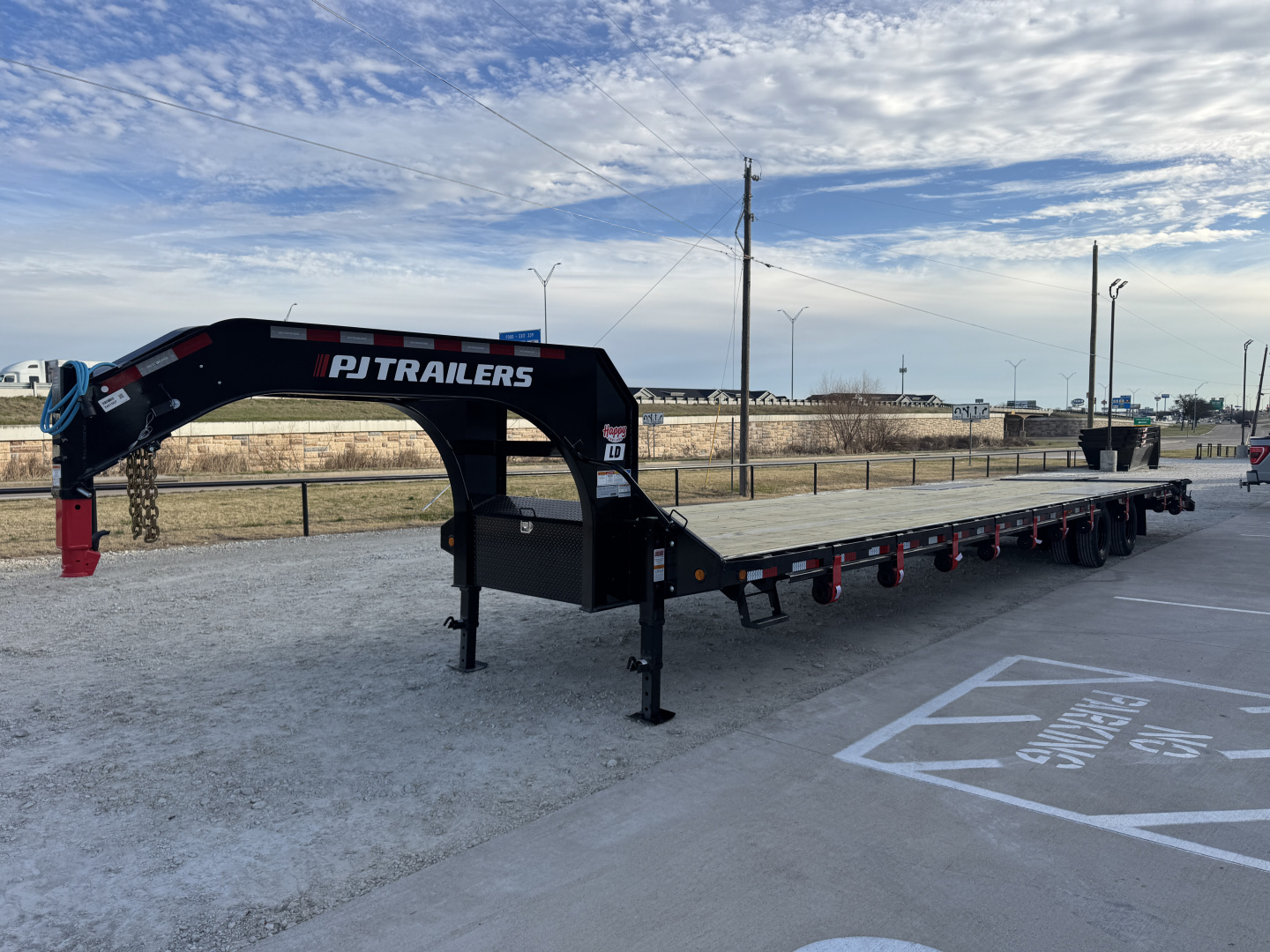 New 2026 PJ 102"x40' GN Low-Pro Flatbed w/ Duals - LD