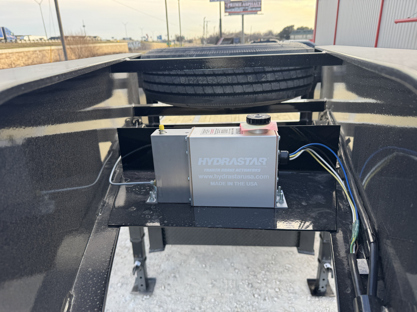 New 2026 PJ 102"x40' GN Low-Pro Flatbed w/ Duals - LD