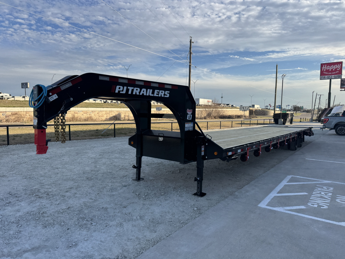 New 2026 PJ 102"x40' GN Low-Pro Flatbed w/ Duals - LD