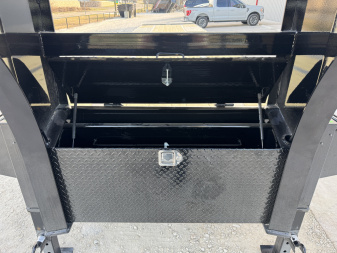 New 2026 PJ 102"x40' GN Low-Pro Flatbed w/ Duals - LD